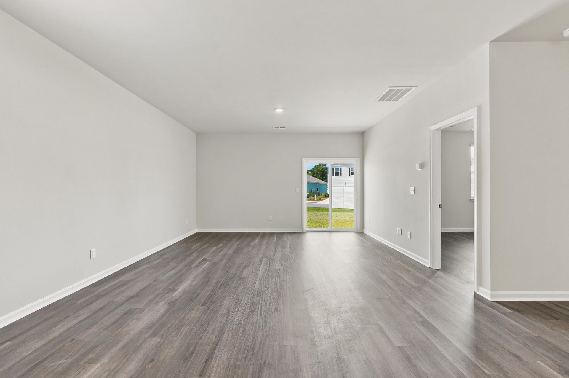 303 Ridley St  Photo 18
