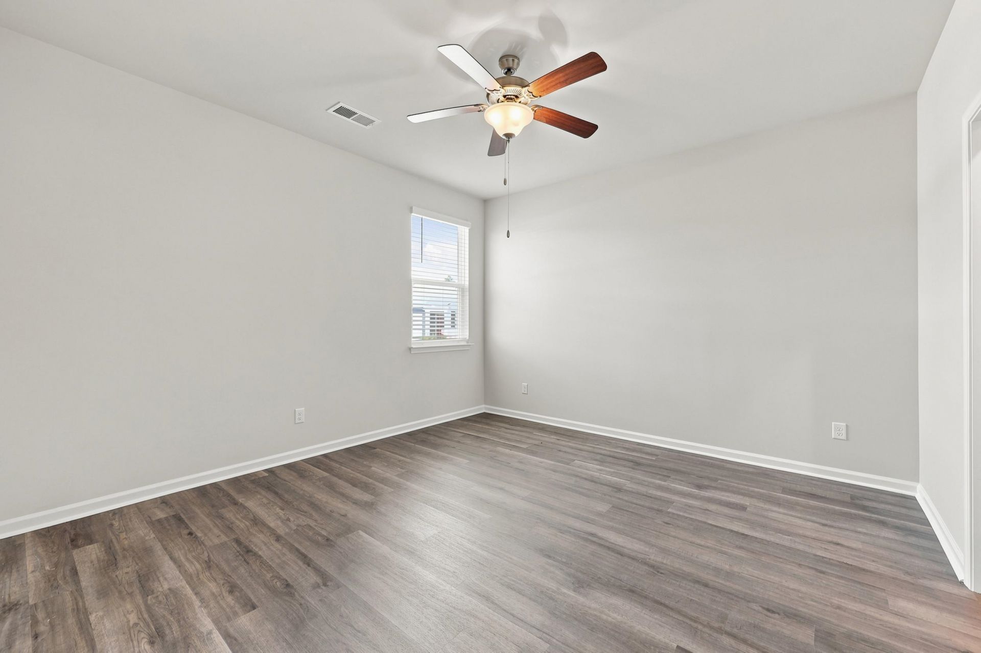 303 Ridley St  Photo 20