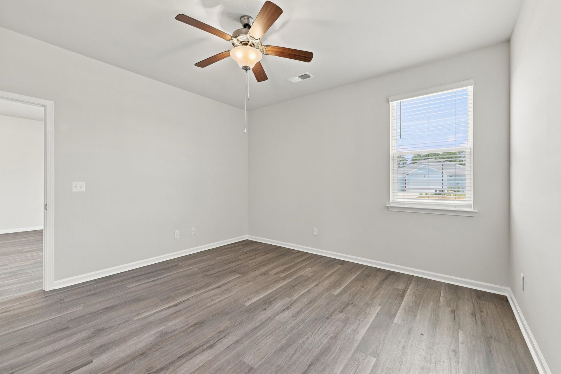 303 Ridley St  Photo 22