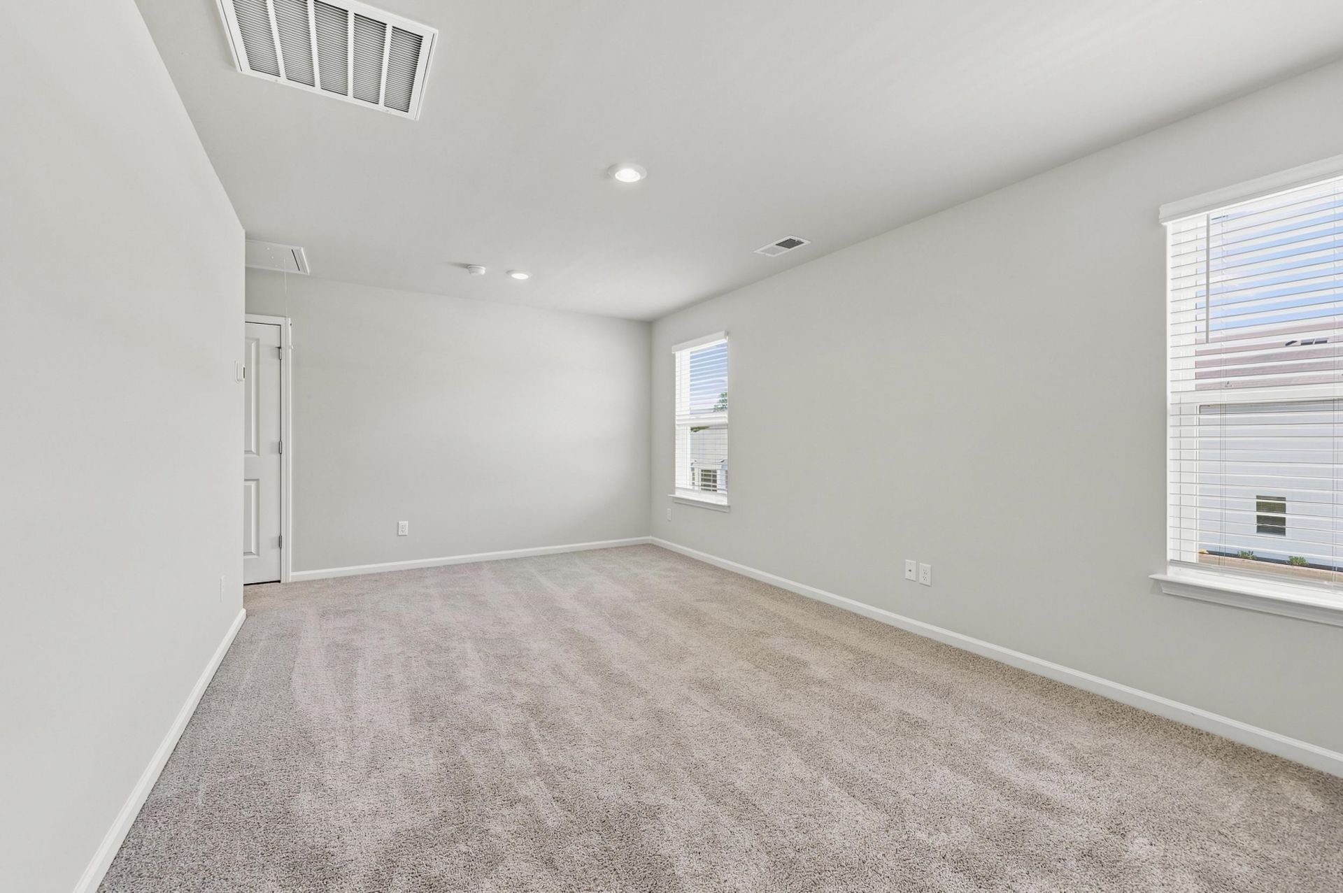 303 Ridley St  Photo 26