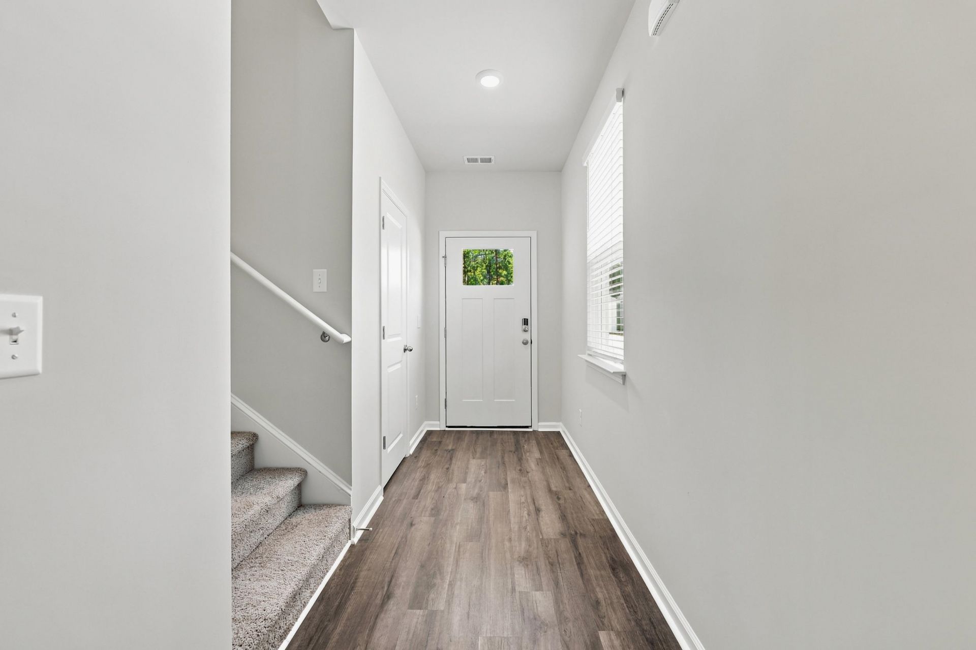 303 Ridley St  Photo 8
