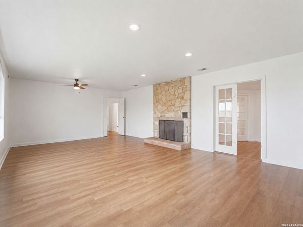 600 S STORTS ST, Poth, TX 78147