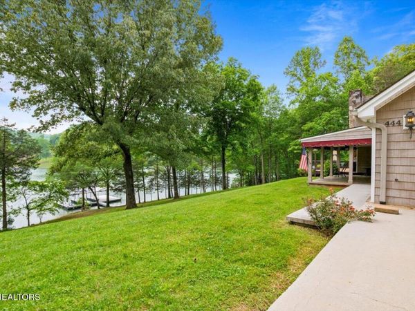 444 Chapman Village Drive, LaFollette, TN 37766