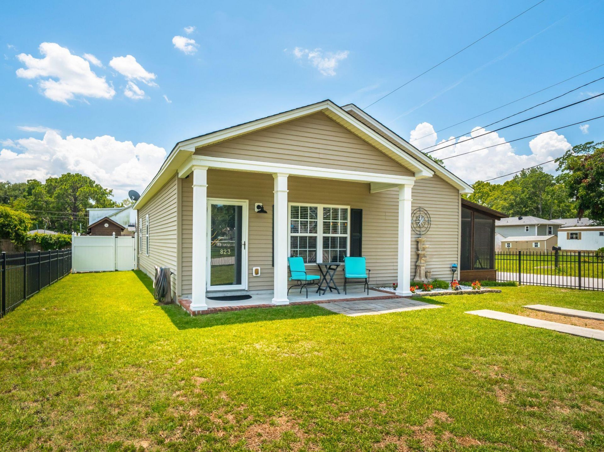 823 Minnie Street Photo 6