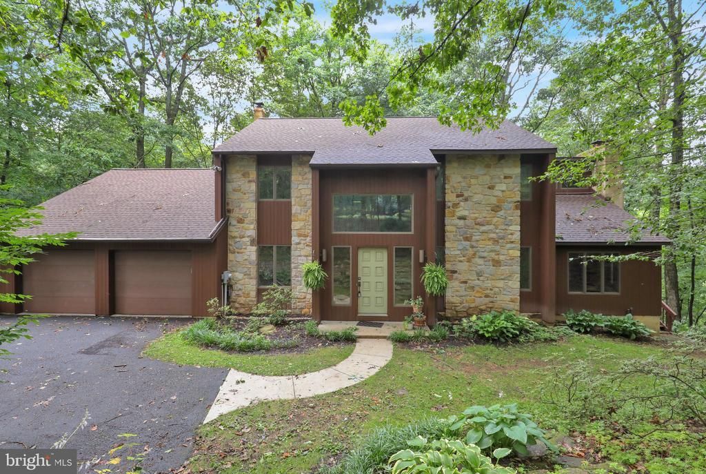 2917 OAK LANE , MORGANTOWN, PA 19543