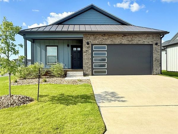 2031 Applewood DR, Lockhart, TX 78644