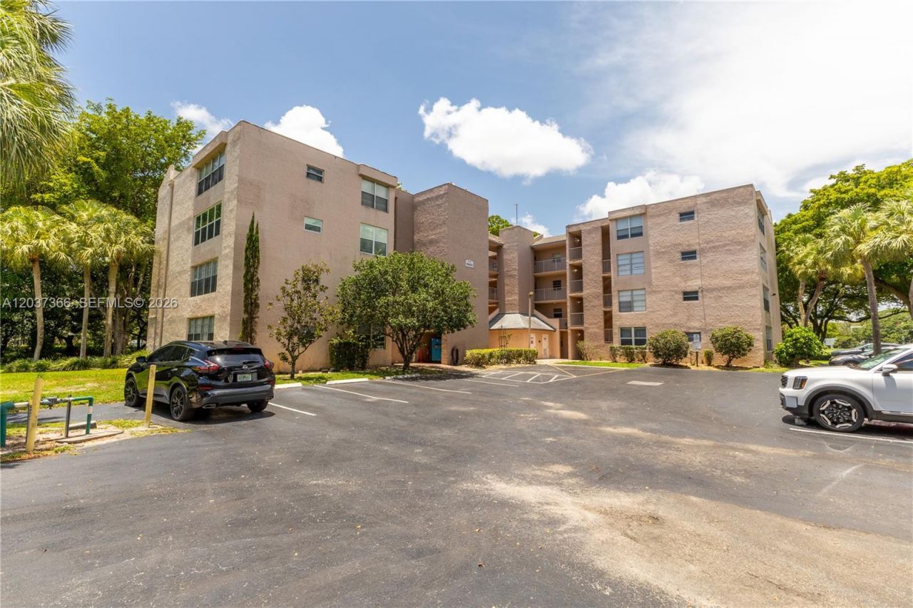 9495 Evergreen Pl , Unit 103, Davie, FL 33324 Photo