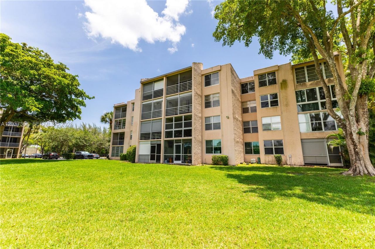 9495 Evergreen Pl , Unit 103, Davie, FL 33324 Photo