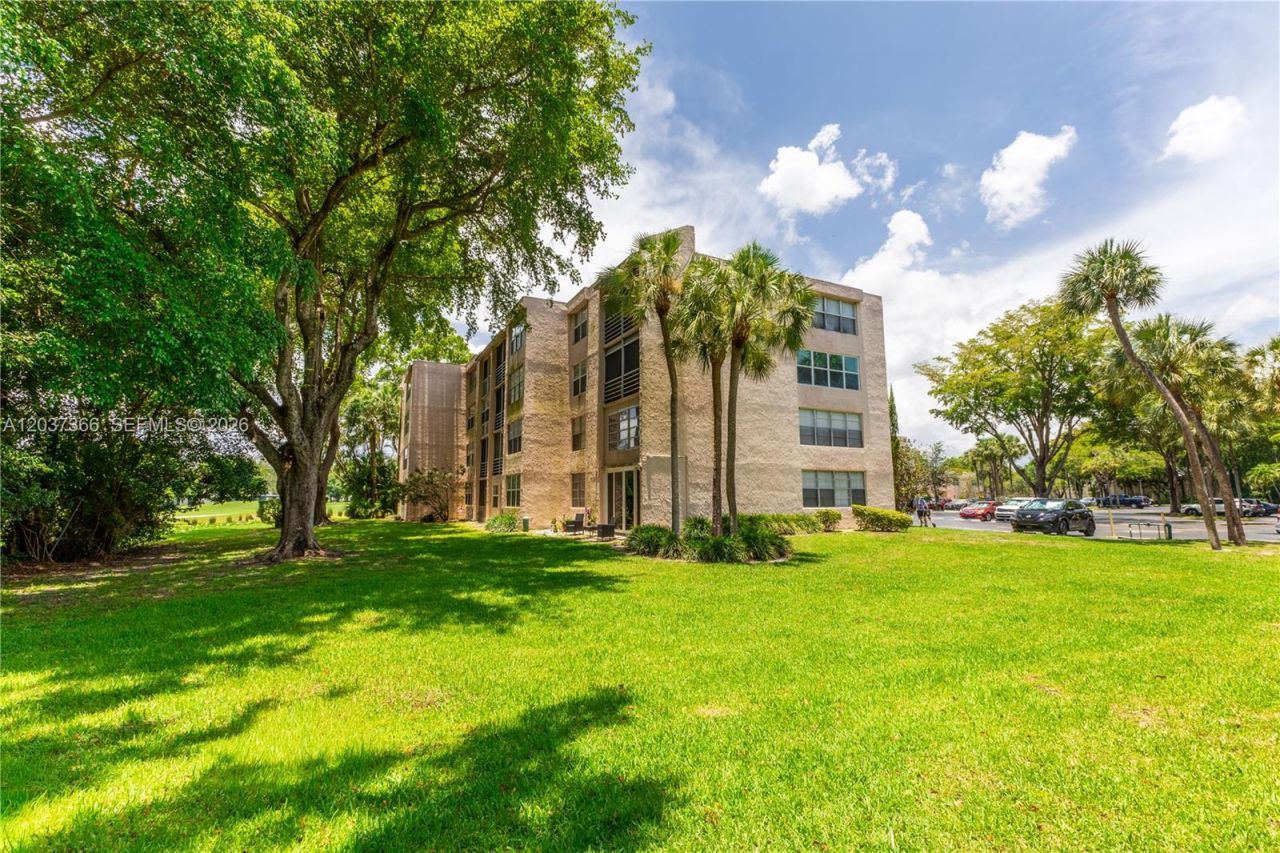 9495 Evergreen Pl , Unit 103, Davie, FL 33324 Photo