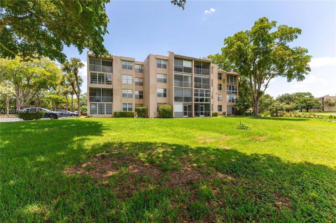 9495 Evergreen Pl , Unit 103, Davie, FL 33324 Photo