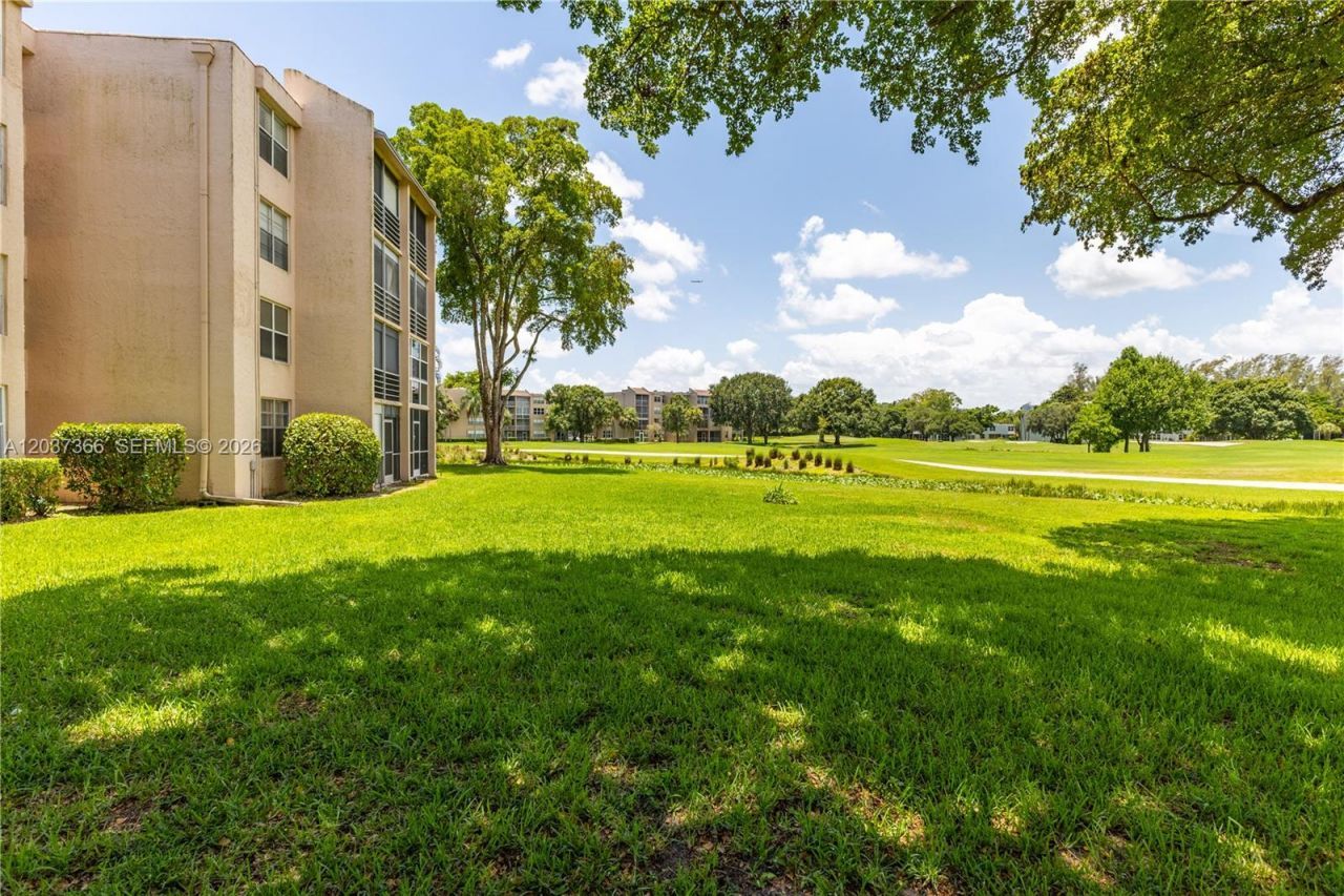 9495 Evergreen Pl , Unit 103, Davie, FL 33324 Photo