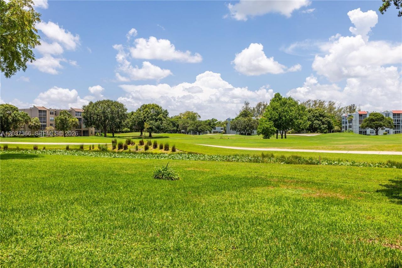 9495 Evergreen Pl , Unit 103, Davie, FL 33324 Photo
