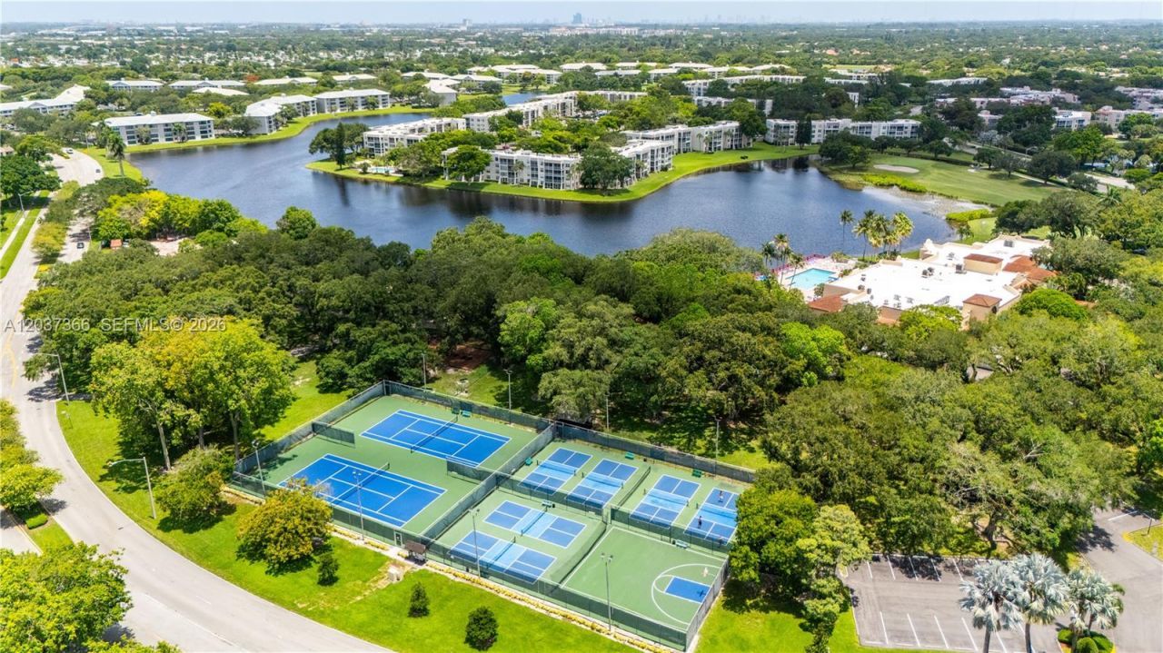 9495 Evergreen Pl , Unit 103, Davie, FL 33324 Photo
