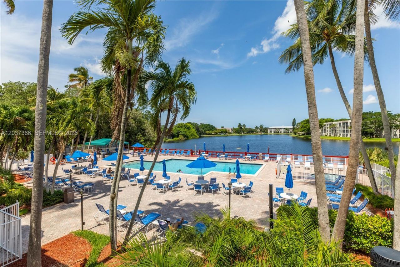 9495 Evergreen Pl , Unit 103, Davie, FL 33324 Photo