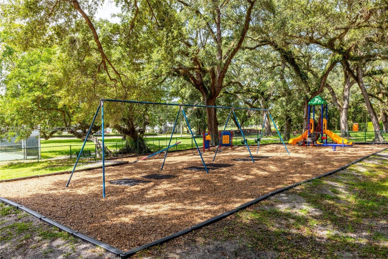 9495 Evergreen Pl , Unit 103, Davie, FL 33324 Photo