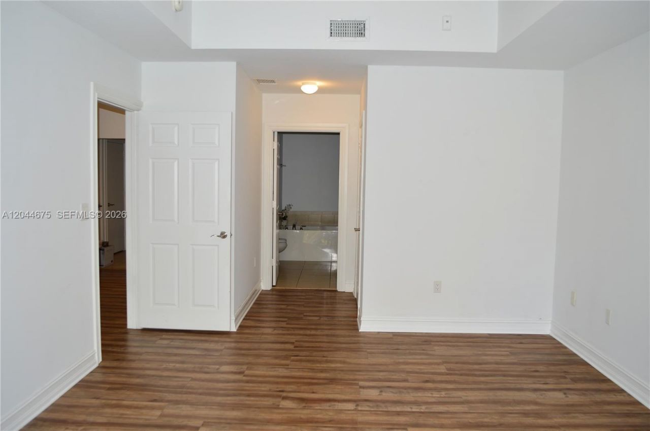 3001 NE 185th St, Unit 129, Aventura, FL 33180 Photo