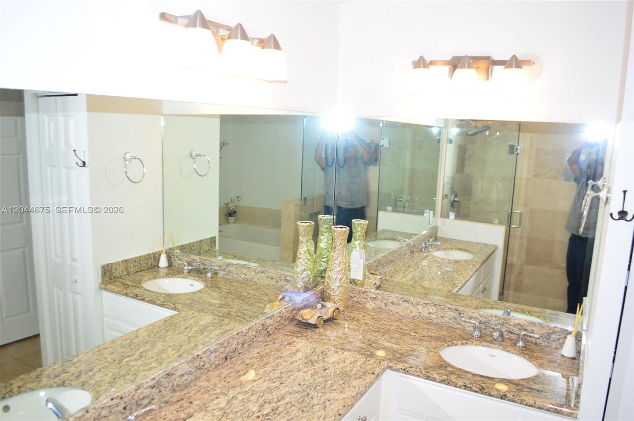 3001 NE 185th St, Unit 129, Aventura, FL 33180 Photo