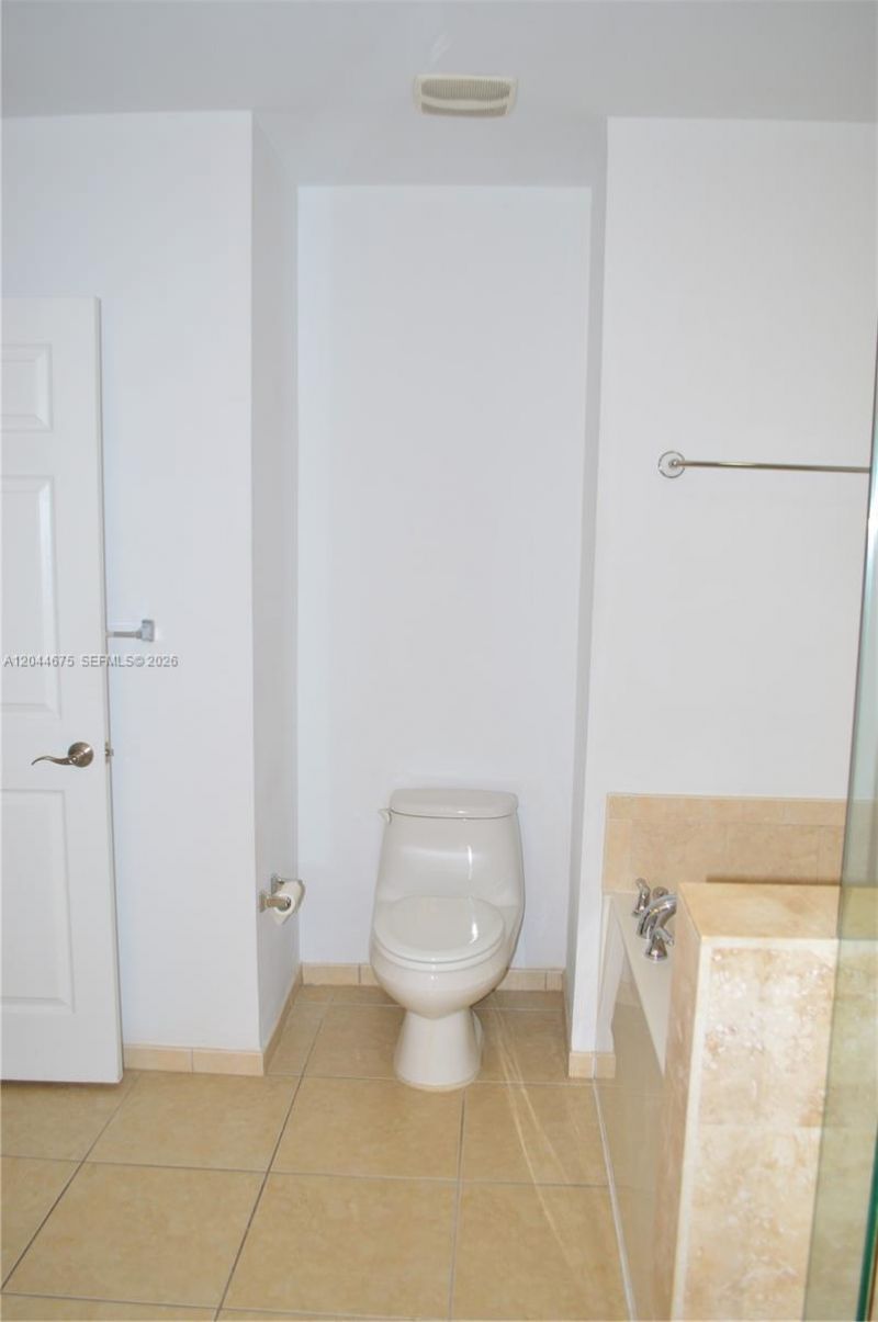 3001 NE 185th St, Unit 129, Aventura, FL 33180 Photo