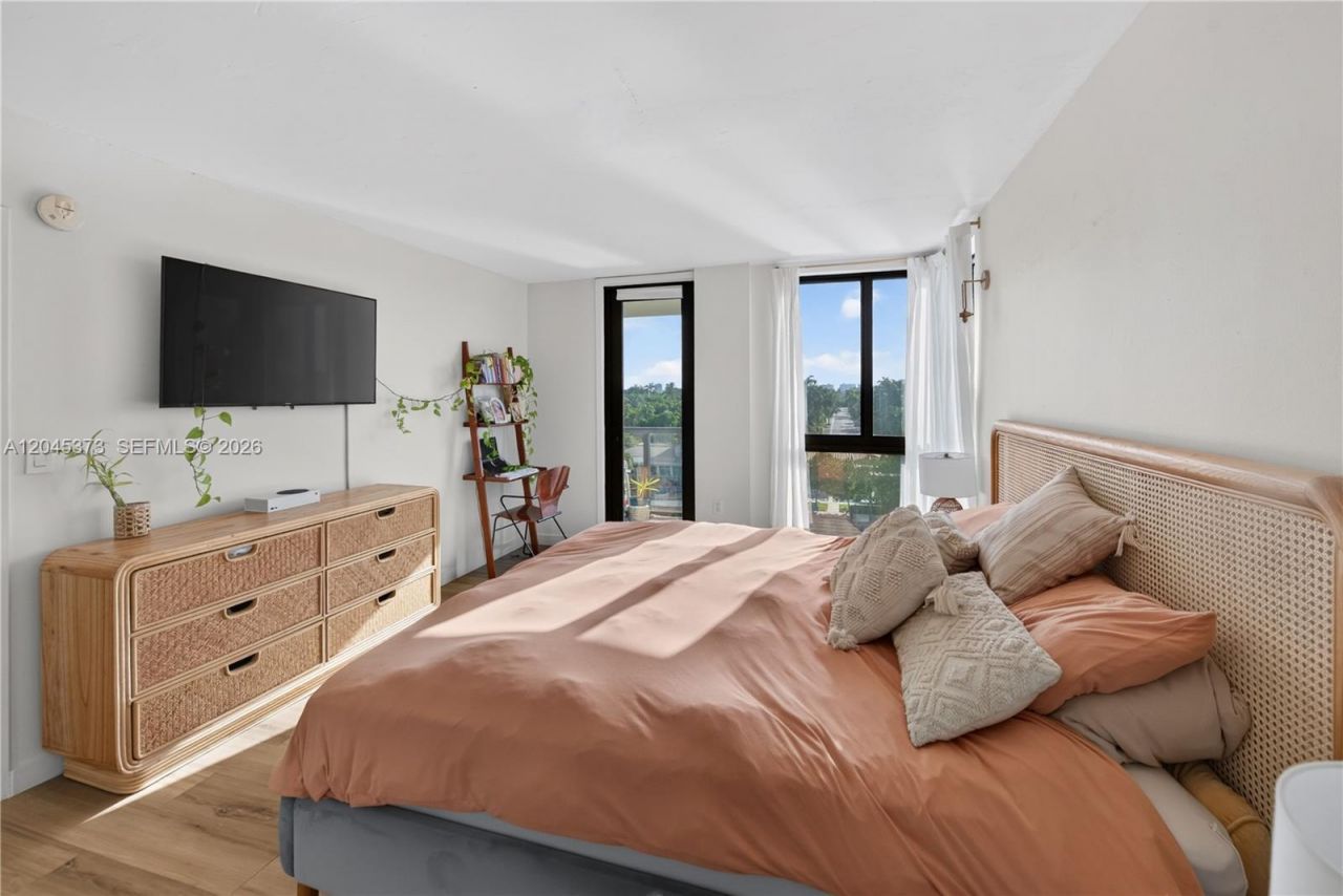 9800 W Bay Harbor Dr , Unit 503, Bay Harbor Islands, FL 33154 Photo