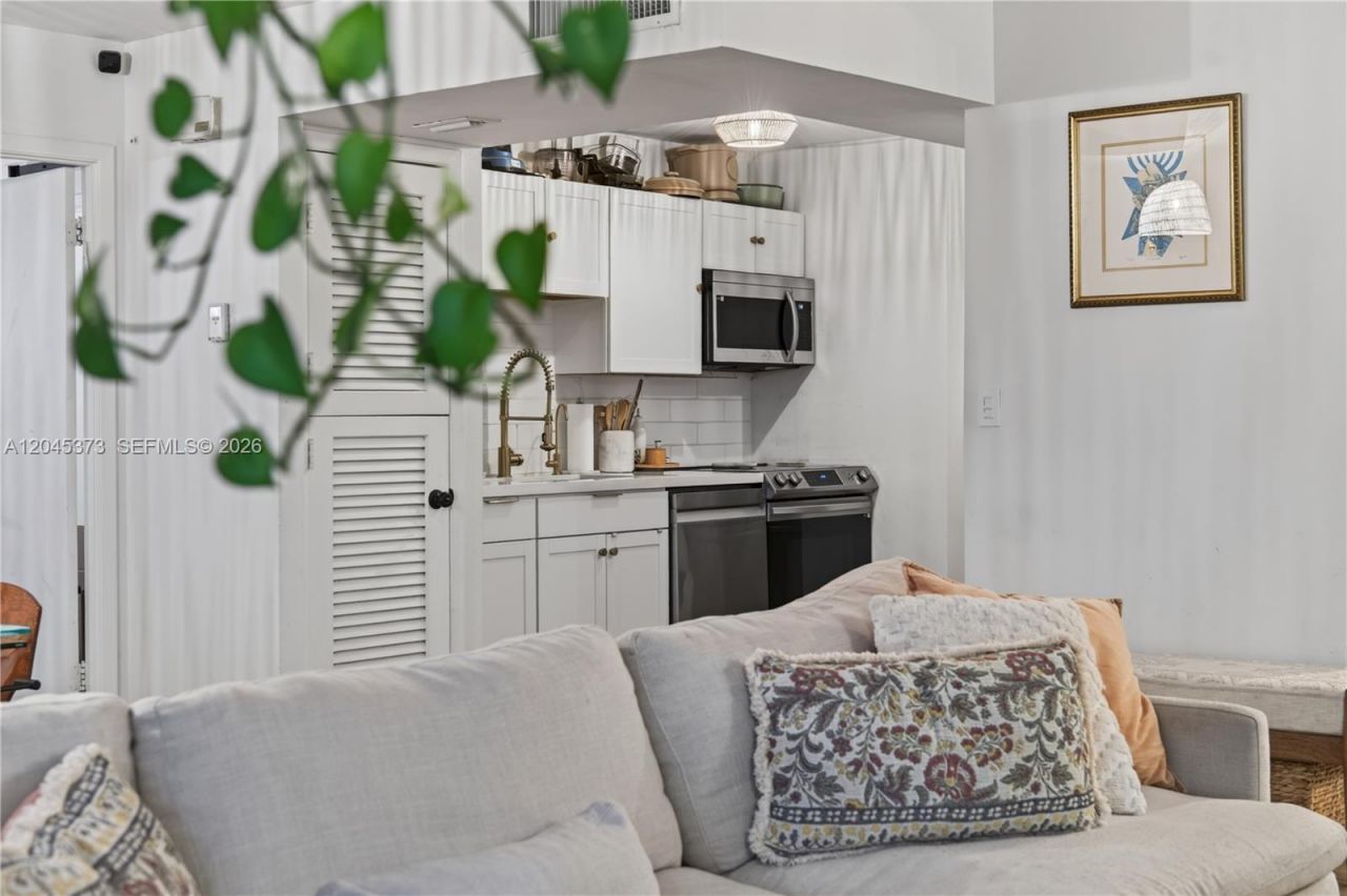 9800 W Bay Harbor Dr , Unit 503, Bay Harbor Islands, FL 33154 Photo