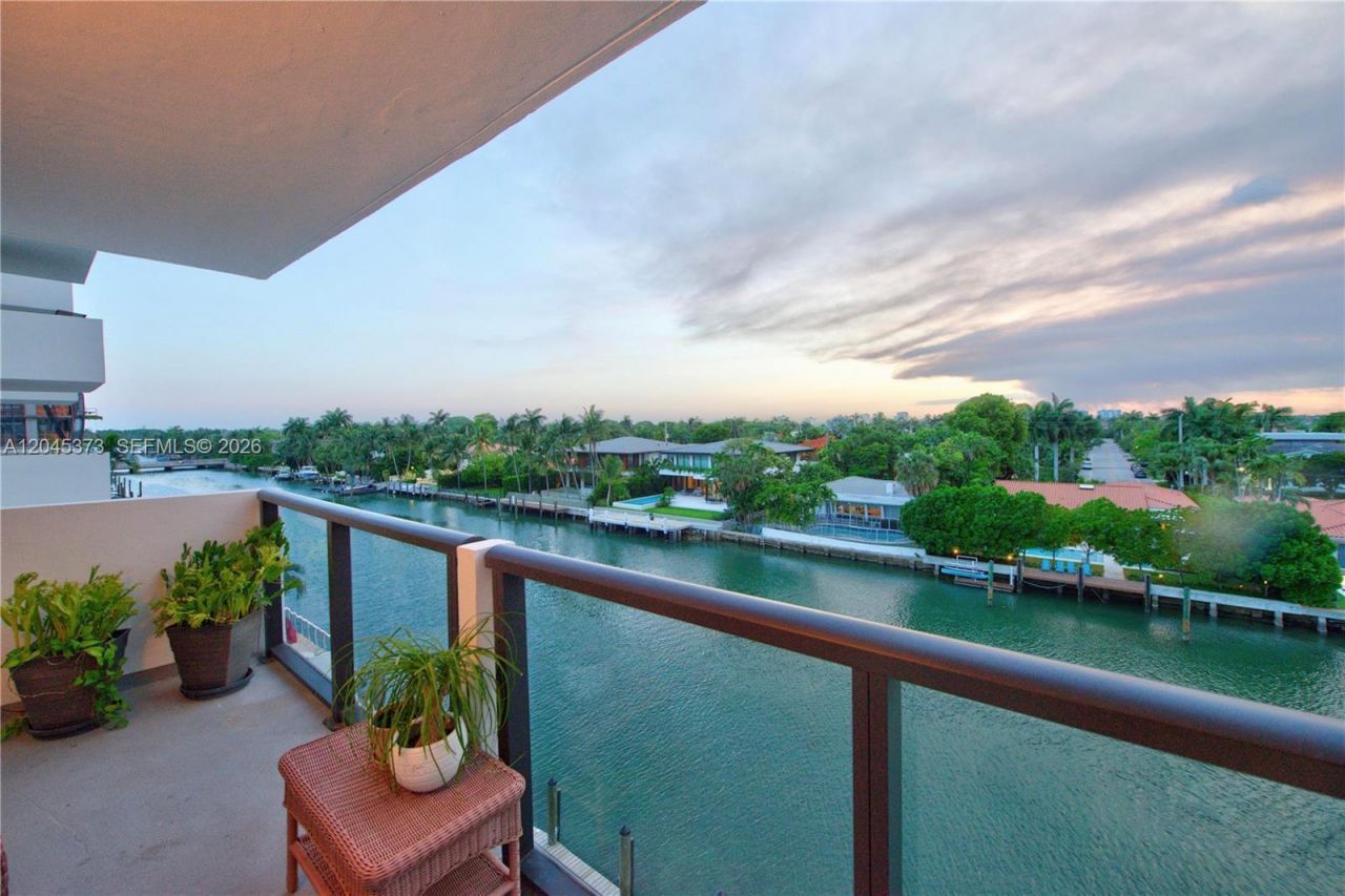 9800 W Bay Harbor Dr , Unit 503, Bay Harbor Islands, FL 33154 Photo