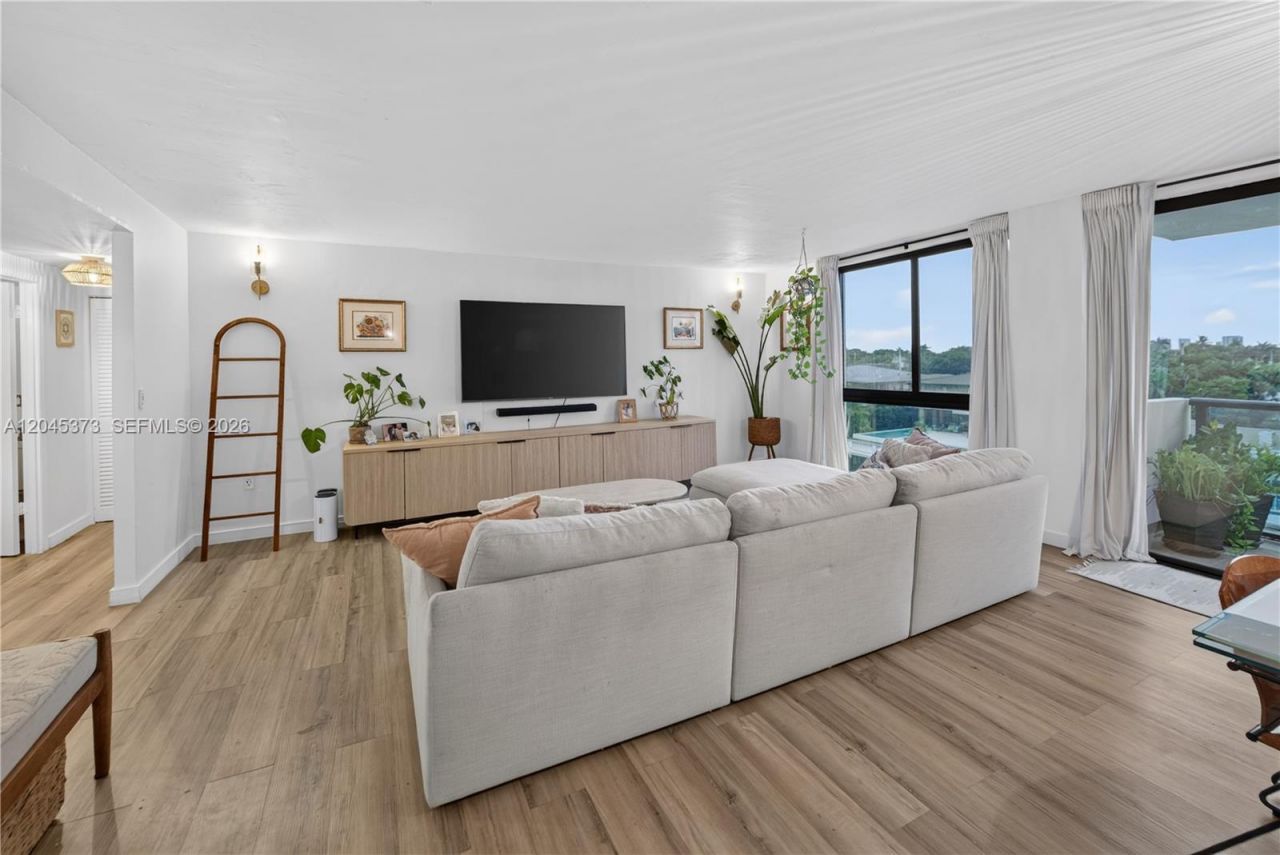 9800 W Bay Harbor Dr , Unit 503, Bay Harbor Islands, FL 33154 Photo