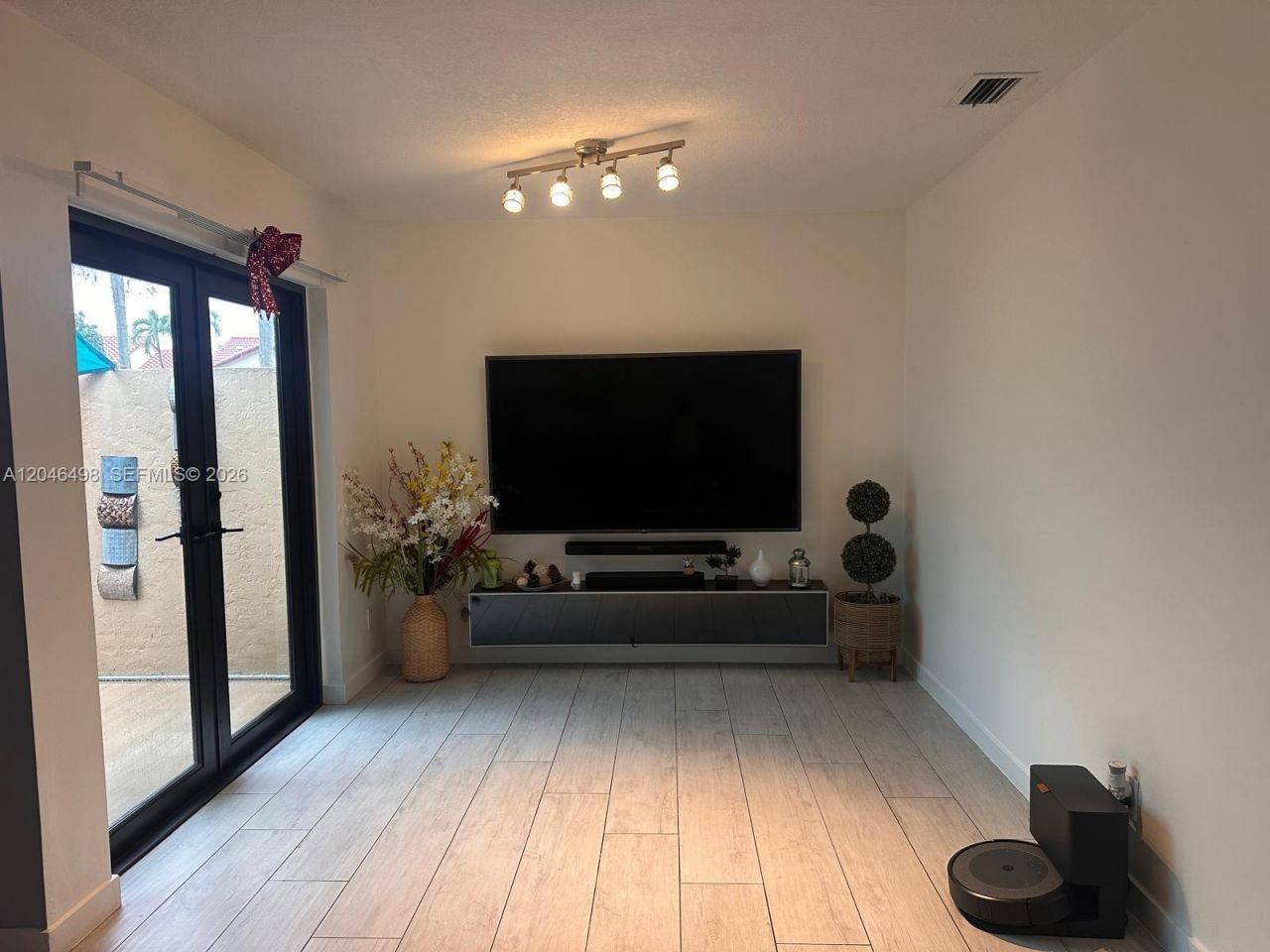 6633 NW 178th Ter, Hialeah, FL 33015 Photo