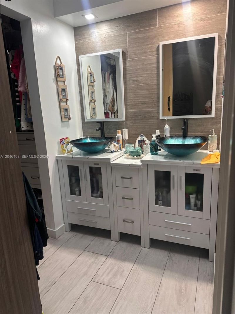 6633 NW 178th Ter, Hialeah, FL 33015 Photo