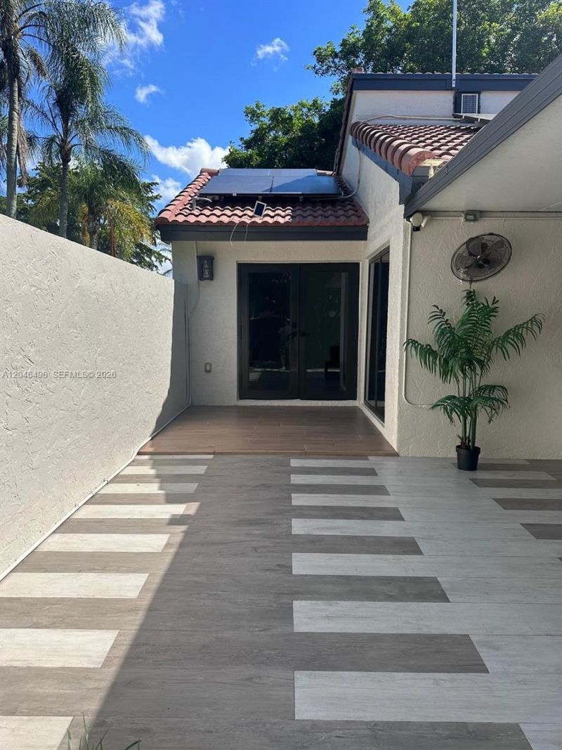 6633 NW 178th Ter, Hialeah, FL 33015 Photo