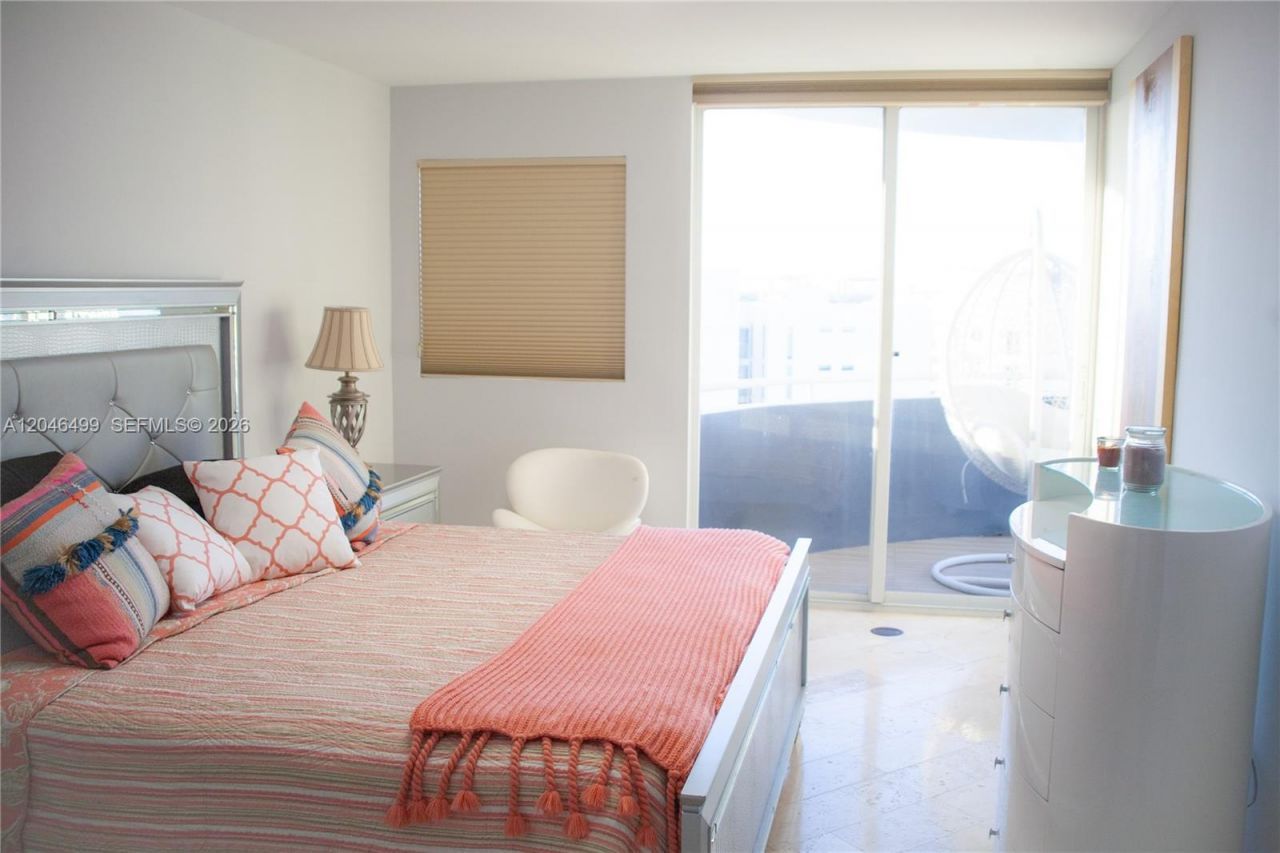 6301 Collins Ave , Unit 807, Miami Beach, FL 33141 Photo