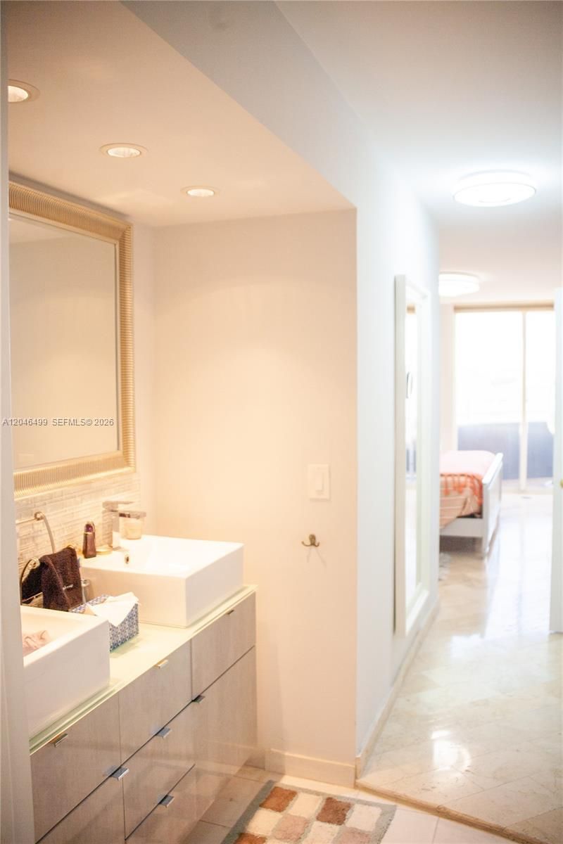 6301 Collins Ave , Unit 807, Miami Beach, FL 33141 Photo