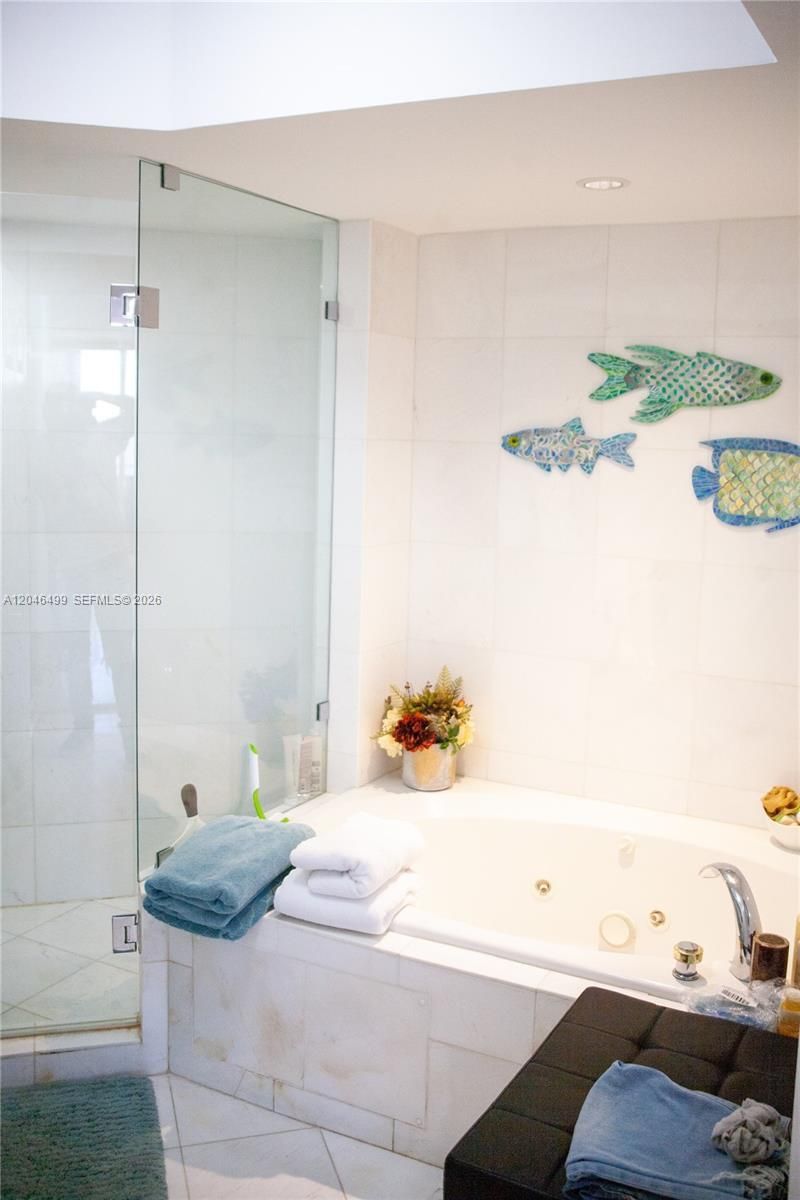 6301 Collins Ave , Unit 807, Miami Beach, FL 33141 Photo
