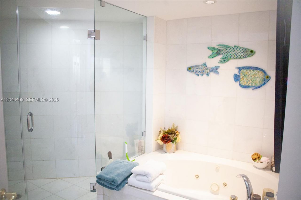 6301 Collins Ave , Unit 807, Miami Beach, FL 33141 Photo