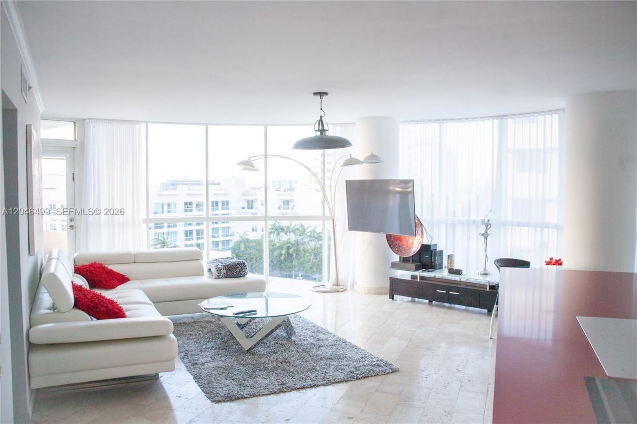 6301 Collins Ave , Unit 807, Miami Beach, FL 33141 Photo
