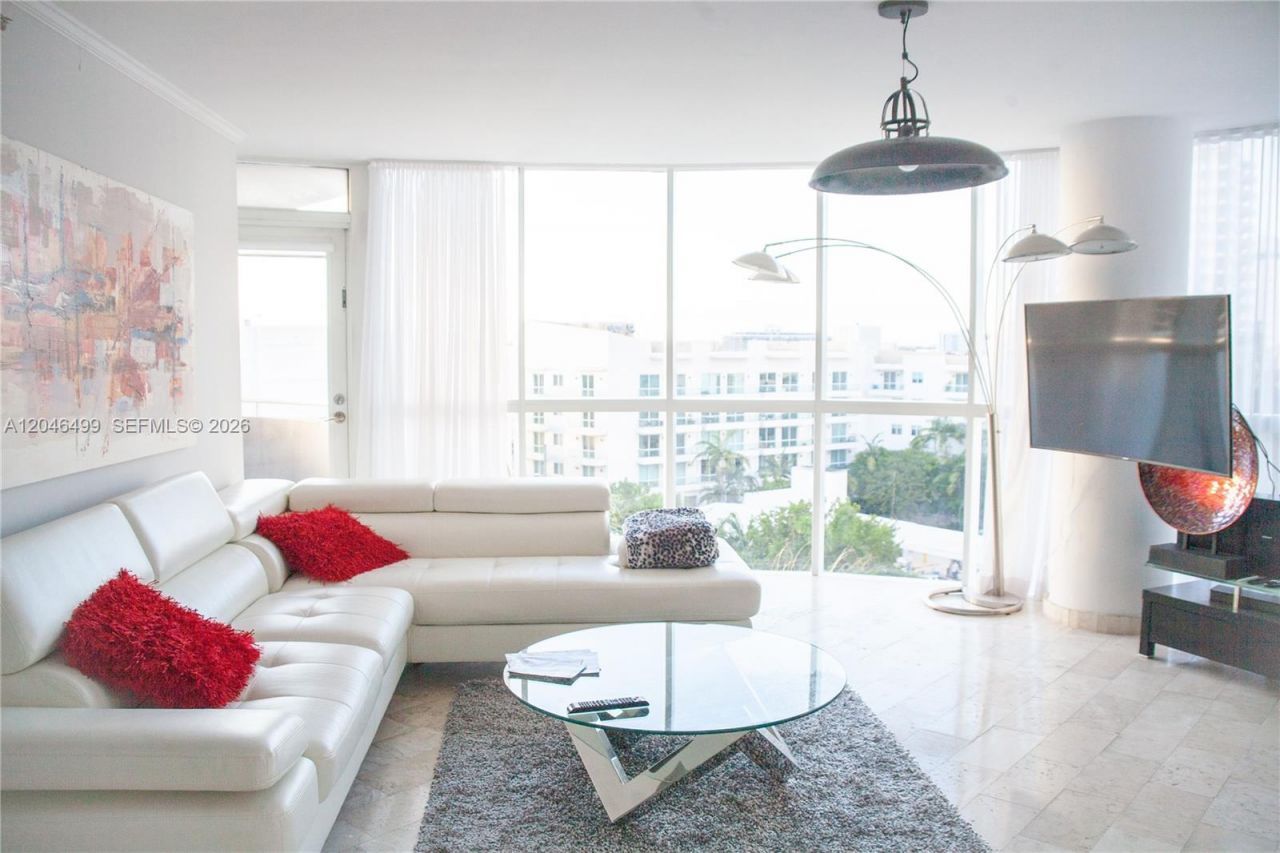 6301 Collins Ave , Unit 807, Miami Beach, FL 33141 Photo