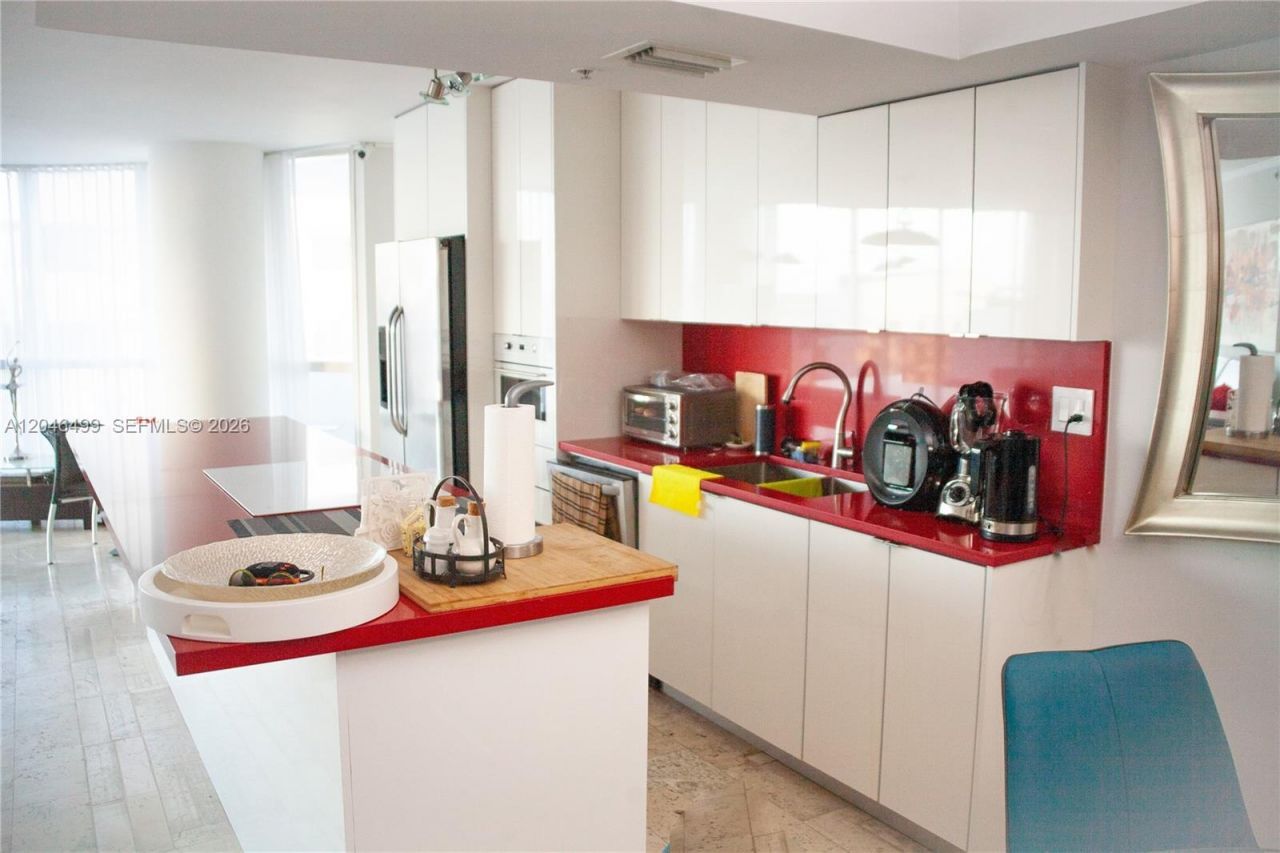 6301 Collins Ave , Unit 807, Miami Beach, FL 33141 Photo