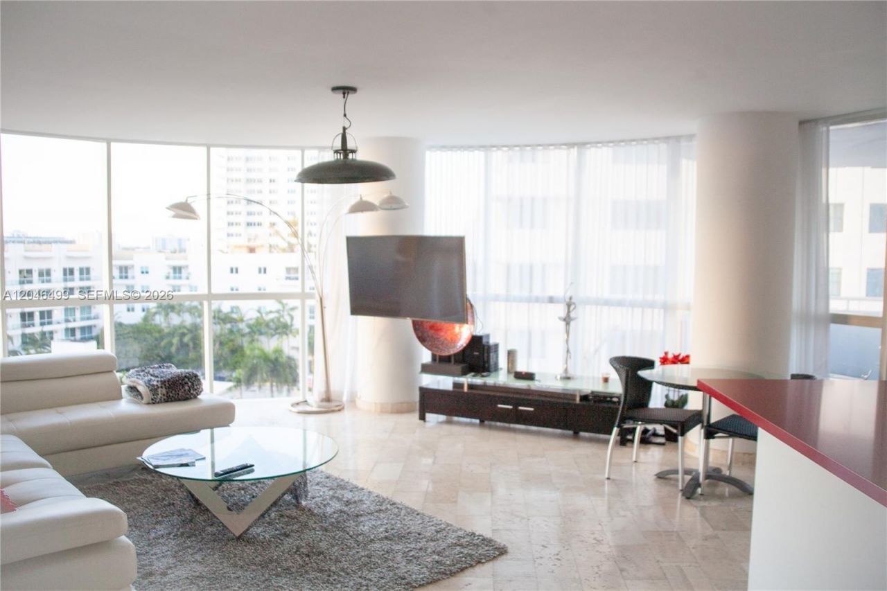 6301 Collins Ave , Unit 807, Miami Beach, FL 33141 Photo