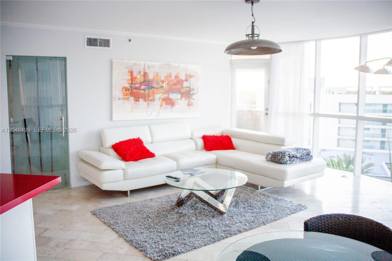 6301 Collins Ave , Unit 807, Miami Beach, FL 33141 Photo