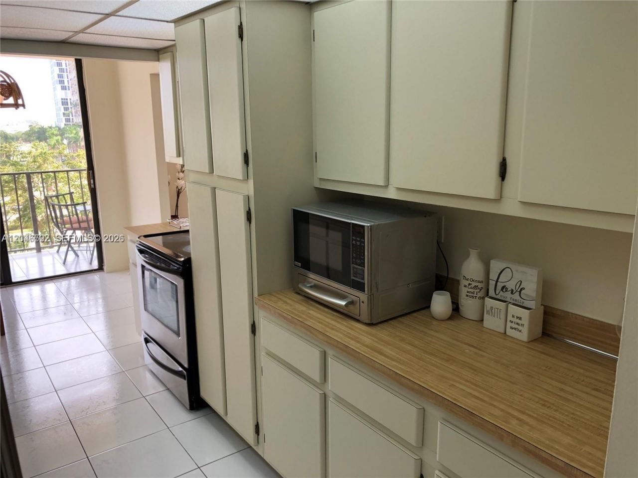 210 174th St , Unit 614, Sunny Isles Beach, FL 33160 Photo