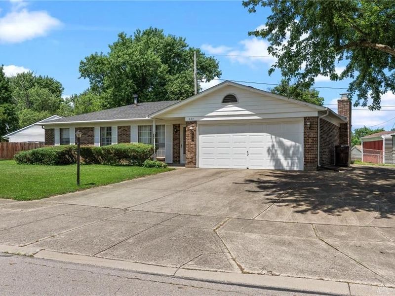 227 Cambridge Drive, Fairborn, OH 45324 Photo 2