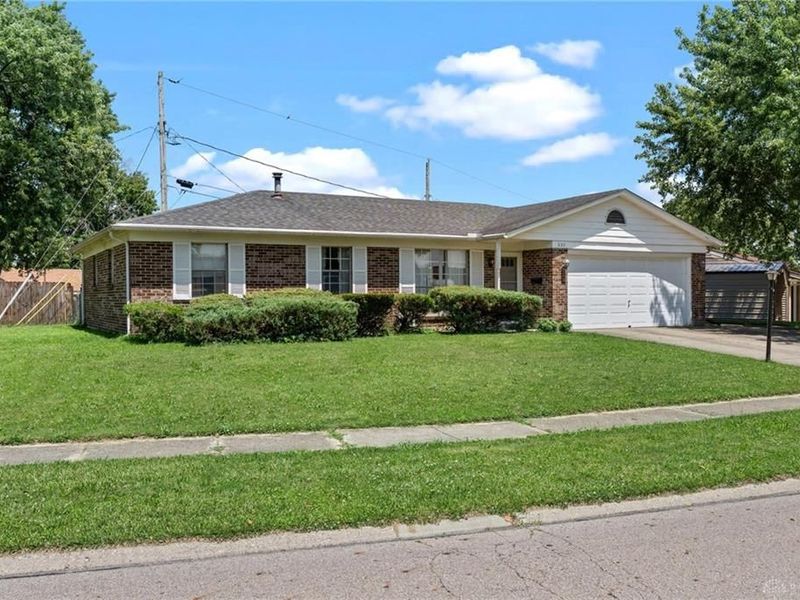 227 Cambridge Drive, Fairborn, OH 45324 Photo 3