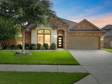 8928 Jewel Flower Drive, Fort Worth, TX 76131
