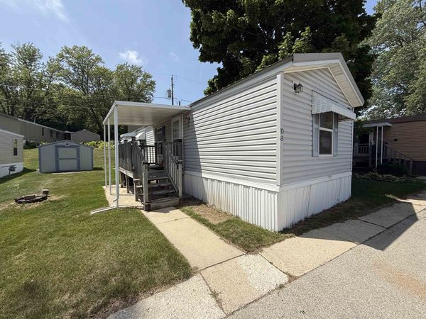 W211N11863 Hilltop Drive, Unit D6, Germantown, WI 53022