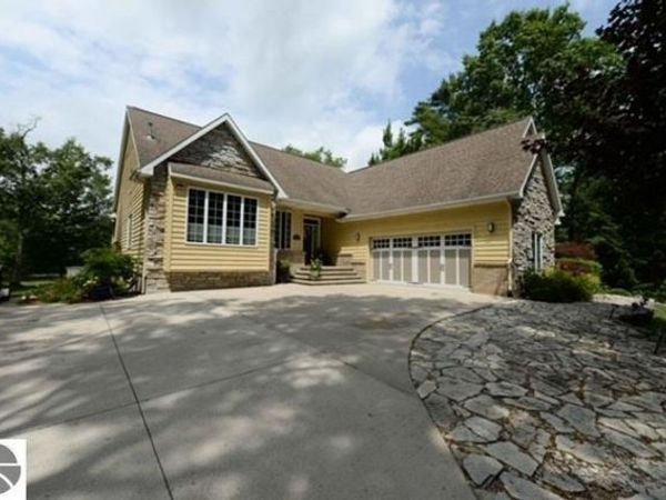 7021 Lakewood Drive, Oscoda, MI 48750