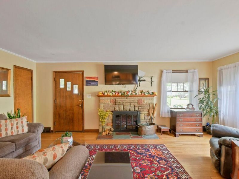 2732 Minerva Lake Road, Columbus, OH 43231 Photo 3