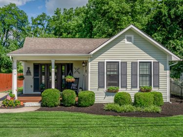 250 N Winter Street, Midway, KY 40347