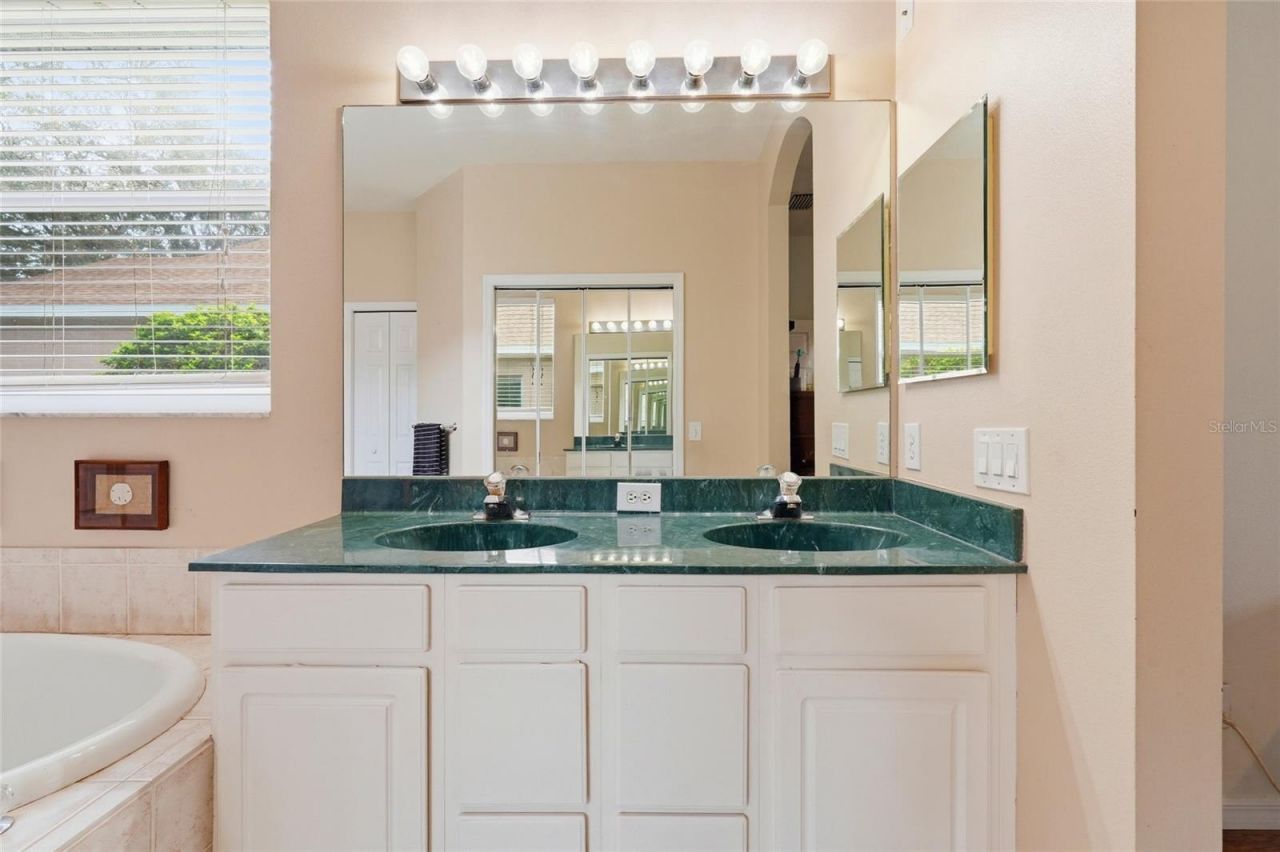 835 Cedarcrest Court, Sarasota, FL 34232 Photo