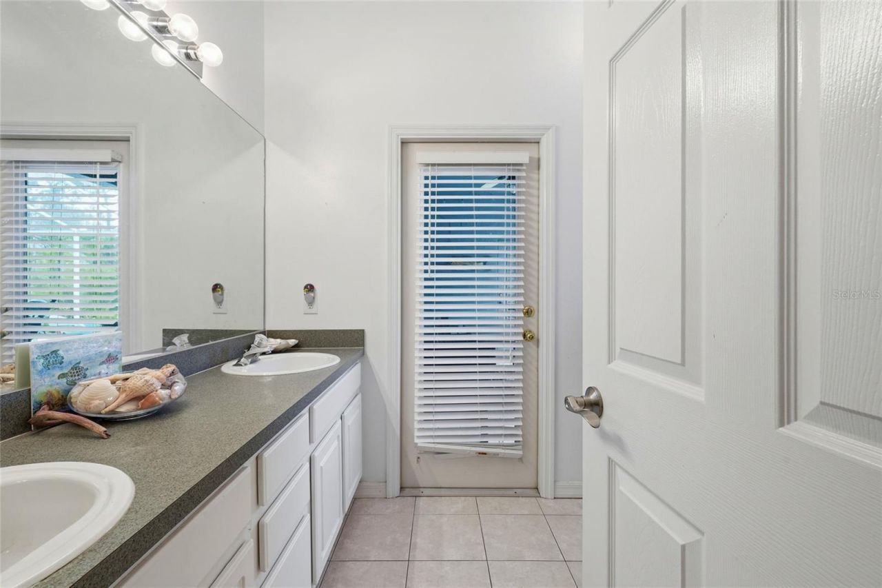 835 Cedarcrest Court, Sarasota, FL 34232 Photo