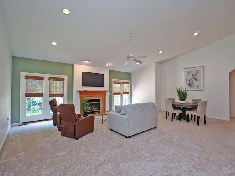 363 Delaware Drive, Hamilton Twp, OH 45039 Photo 8