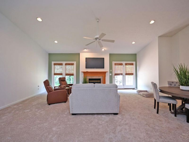 363 Delaware Drive, Hamilton Twp, OH 45039 Photo 9